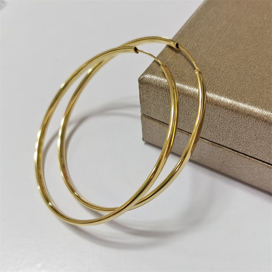 Golden Rhythm Hoops – Elegante Gouden Oorbellen die Stralen bij Elke Beweging